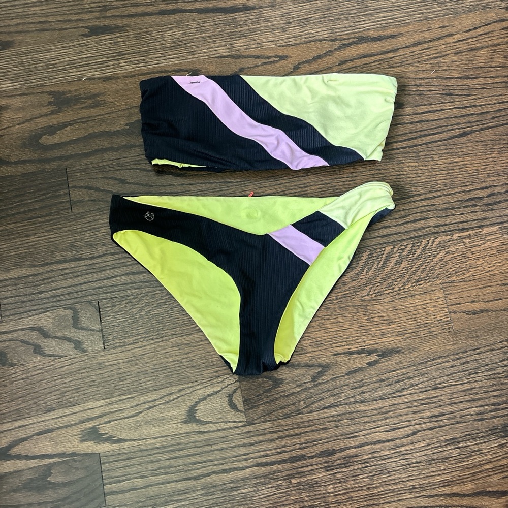 Medium top and small bottom